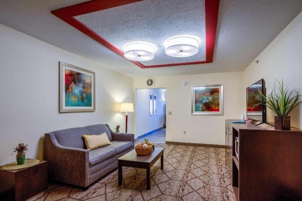 Best Western Nittany Inn Milroy Екстериор снимка