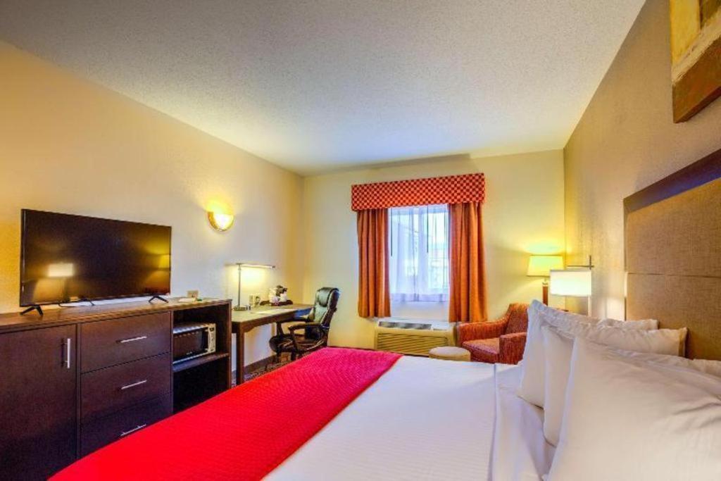 Best Western Nittany Inn Milroy Екстериор снимка