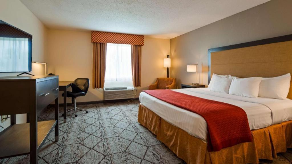 Best Western Nittany Inn Milroy Екстериор снимка